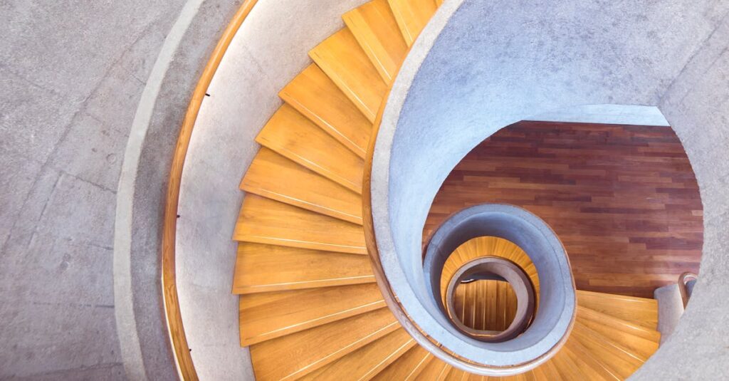 découvrez l'élégance et la fonctionnalité des escaliers en spirale. parfaits pour optimiser l'espace tout en ajoutant une touche de style à votre intérieur. explorez nos designs modernes et classiques pour transformer votre maison.