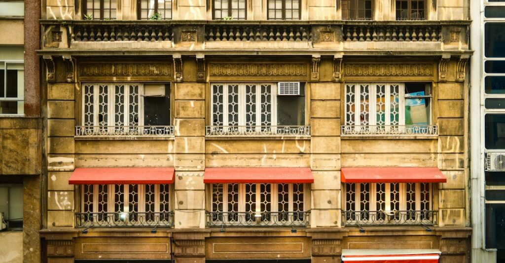 Le balcon Velux : tout savoir sur son prix, ses caractéristiques et nos conseils pratiques découvrez le velux balcony, la solution idéale pour transformer votre espace sous les combles en un balcon lumineux et convivial. profitez de l'extérieur tout en restant chez vous grâce à ce concept innovant qui allie esthétique et fonctionnalité.