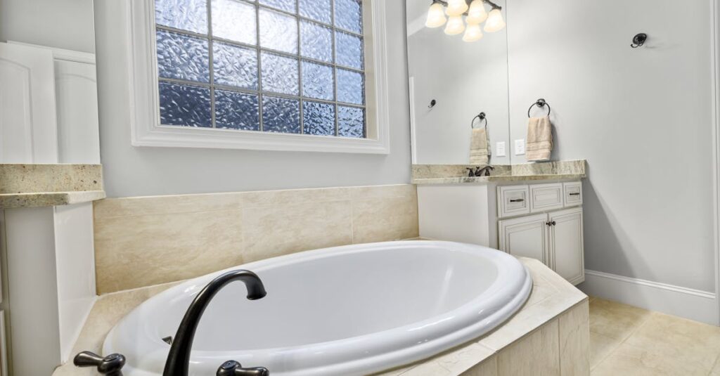 Tout savoir sur les WC suspendus : dimensions standards, tarifs, guidage pour l’installation et astuces découvrez les toilettes suspendues, une solution moderne et élégante pour votre salle de bain. profitez d'un gain de place, d'un entretien simplifié et d'un design contemporain qui s'intègre parfaitement à tous les styles d'intérieur.