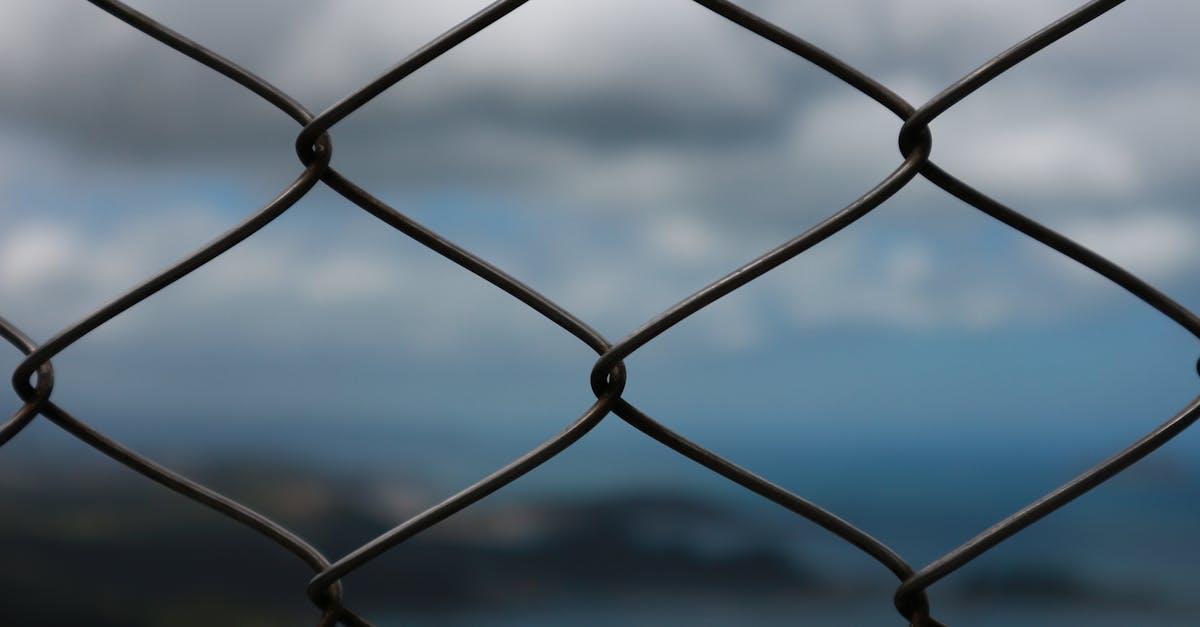découvrez comment effectuer le câblage de votre chauffe-eau en toute sécurité. suivez notre guide étape par étape pour garantir une installation correcte et efficace de votre système de chauffage d'eau, tout en respectant les normes électriques.