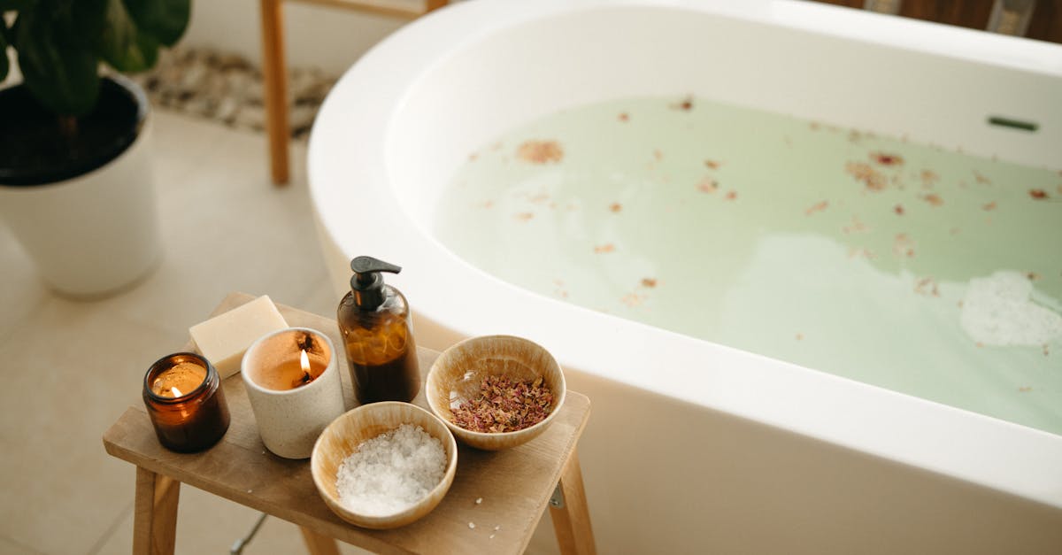 découvrez notre baignoire accessible, conçue pour offrir confort et sécurité à tous. idéale pour les personnes à mobilité réduite, elle allie praticité et design élégant pour transformer votre salle de bains en un espace adapté et accueillant.