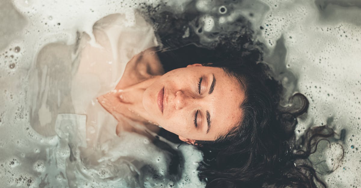 découvrez notre baignoire accessible, parfaite pour allier confort et sécurité. conçue pour faciliter l'entrée et la sortie, elle offre une expérience de bain relaxante pour tous les âges et toutes les capacités.