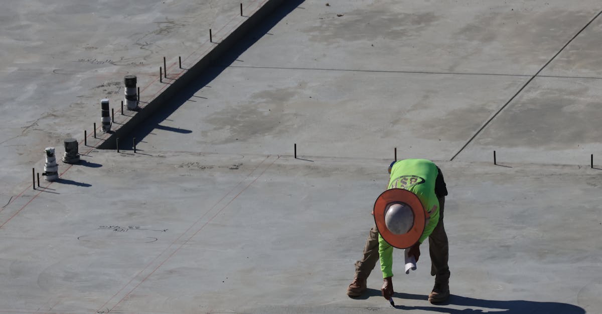 découvrez tout ce qu'il faut savoir sur l'épaisseur des dalles en béton : normes, applications et conseils pratiques pour garantir la solidité et la durabilité de vos constructions.