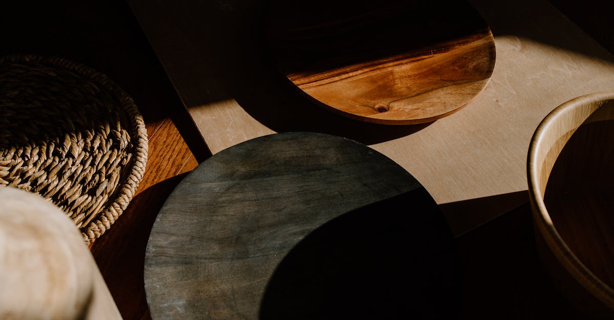 découvrez le concept innovant des dark kitchens, ces cuisines professionnelles dédiées uniquement à la préparation de plats pour la livraison. apprenez comment elles révolutionnent le secteur de la restauration en offrant un large choix de saveurs tout en optimisant les coûts et l'efficacité.