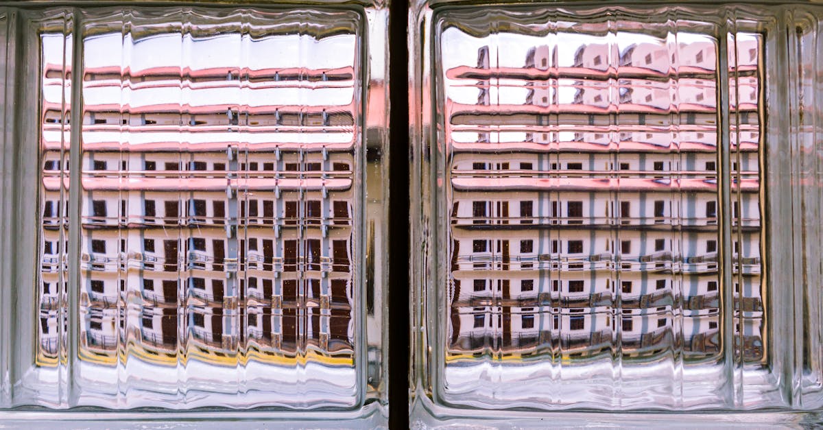 découvrez les briques en verre, un matériau à la fois esthétique et fonctionnel pour vos projets de design intérieur et extérieur. idéales pour apporter lumière et modernité à vos espaces, ces briques transparentes et colorées offrent une multitude d'applications décoratives.