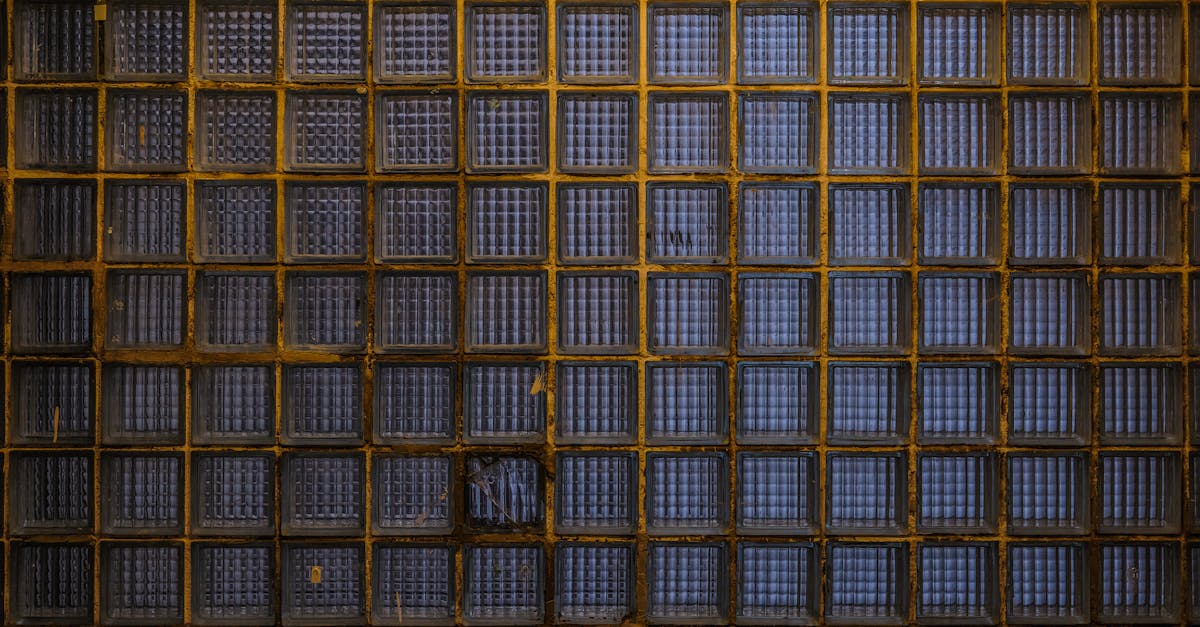 découvrez les briques en verre, un matériau à la fois élégant et fonctionnel qui transforme vos espaces en apportant lumière et modernité. idéales pour les cloisons, les murs extérieurs ou les projets de décoration intérieure, les briques en verre s'intègrent parfaitement dans tout style d'architecture.