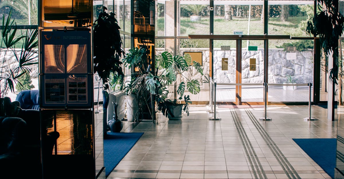 découvrez nos portes en verre élégantes et modernes, idéales pour apporter lumière et transparence à vos espaces. parfaites pour un intérieur contemporain ou pour séparer des pièces tout en préservant l'ouverture, nos portes en verre allient esthétisme et fonctionnalité.