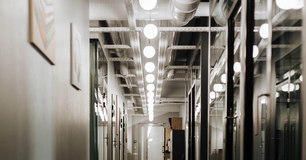 découvrez notre sélection de portes d'entrée en verre alliant élégance et modernité. ces portes offrent à la fois luminosité et sécurité, tout en rehaussant l'esthétique de votre maison. idéales pour un accueil chaleureux, elles sont conçues pour s'adapter à tous les styles d'architecture.