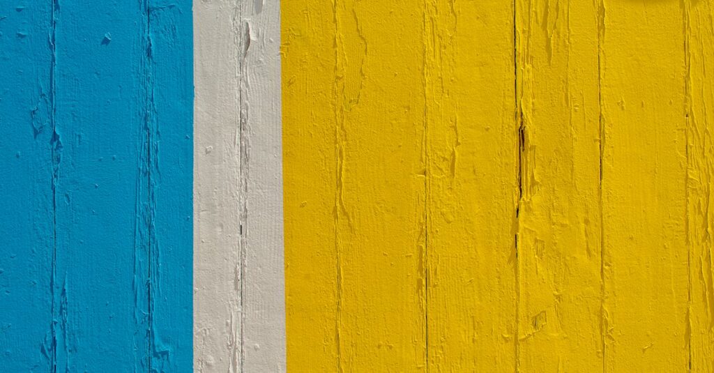 Tout ce qu’il faut savoir sur la peinture du bois extérieur : prix, techniques, conseils pratiques et timing idéal découvrez des techniques de peinture sur bois en extérieur pour sublimer vos aménagements extérieurs. apprenez à choisir les bonnes peintures, à préparer votre bois et à appliquer des finitions durables pour résister aux intempéries tout en apportant une touche d'élégance à votre espace extérieur.