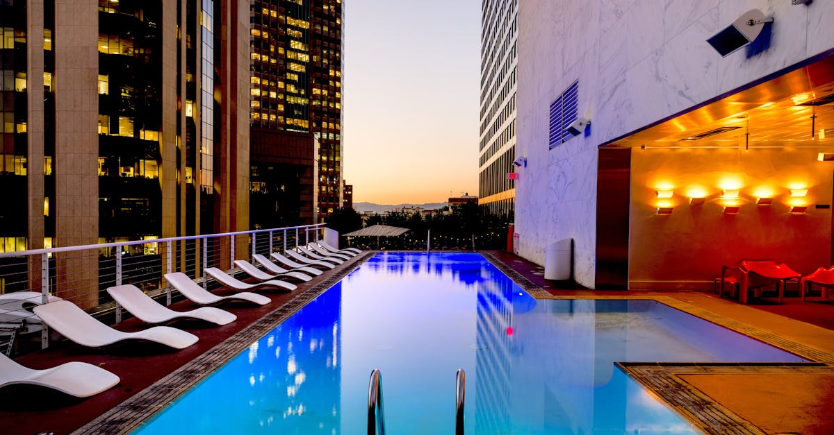 découvrez notre guide ultime sur les piscines : conseils d'entretien, choix de modèles, tendances d'aménagement et bien plus encore pour profiter pleinement de votre espace aquatique.