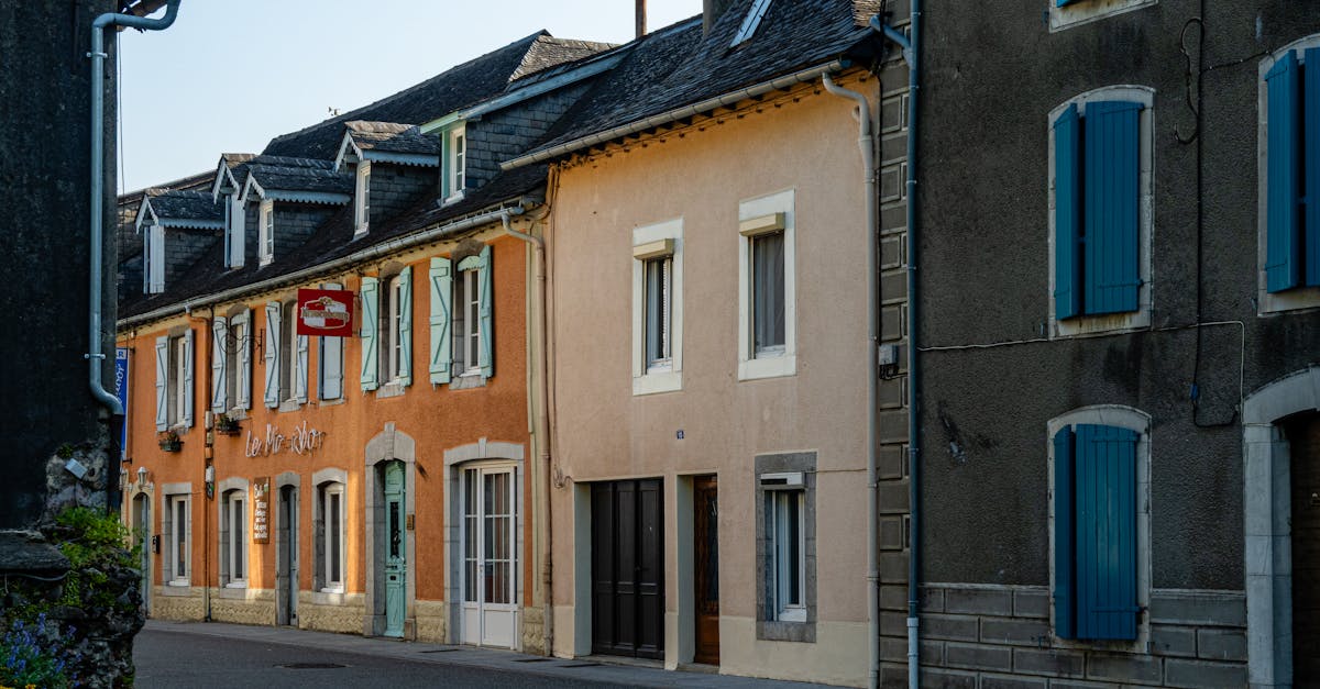 découvrez notre service d'installation de volets roulants, alliant élégance et sécurité pour votre habitat. profitez d'une protection optimale contre les intempéries et un confort thermique inégalé grâce à nos produits de qualité. contactez-nous pour un devis personnalisé !