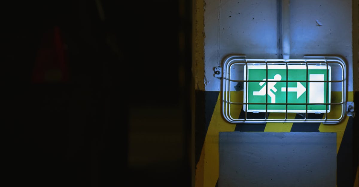 découvrez l'importance de l'éclairage de sécurité pour assurer la protection et la visibilité dans vos espaces. apprenez comment choisir les meilleures solutions d'éclairage qui garantissent la sécurité des lieux publics et privés.