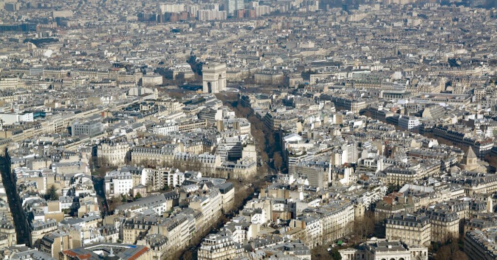 Découvrez les enjeux et les missions du service d’urbanisme découvrez l'urbanisme, discipline essentielle pour concevoir des villes durables et fonctionnelles. explorez les stratégies et les enjeux liés à l'aménagement du territoire, à la mobilité urbaine, et à la préservation de l'environnement. transformez votre vision des espaces urbains !