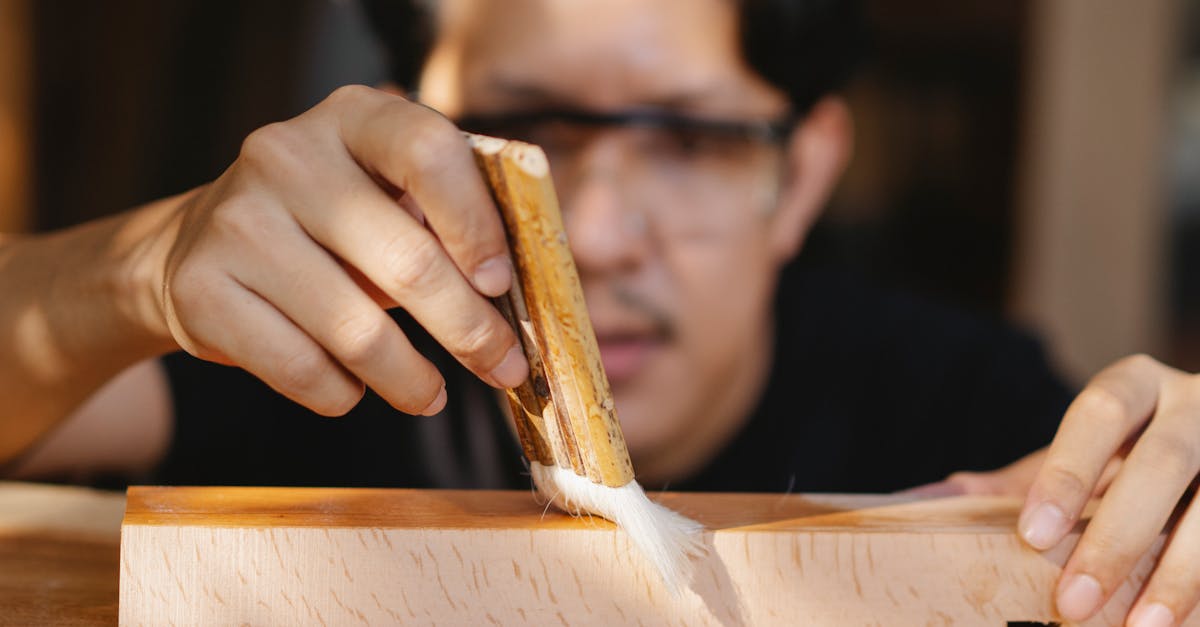 découvrez les techniques de ponçage du bois pour obtenir une finition parfaite. apprenez à choisir les bons outils, à maitriser les différentes méthodes de ponçage et à sublimer vos projets de menuiserie avec des conseils d'experts.