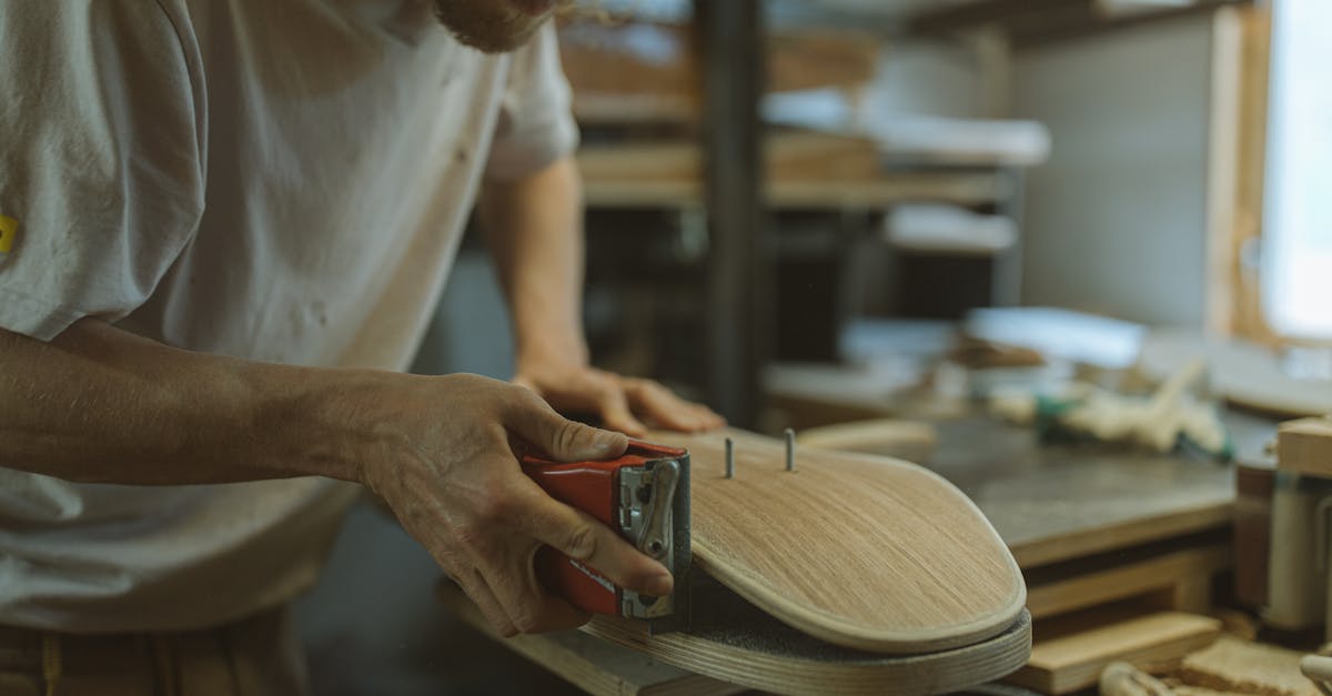 découvrez notre guide complet sur le ponçage du bois, incluant des conseils pratiques, des techniques efficaces et des outils recommandés pour obtenir une finition lisse et professionnelle. transformez vos projets de bricolage avec notre expertise en travail du bois.
