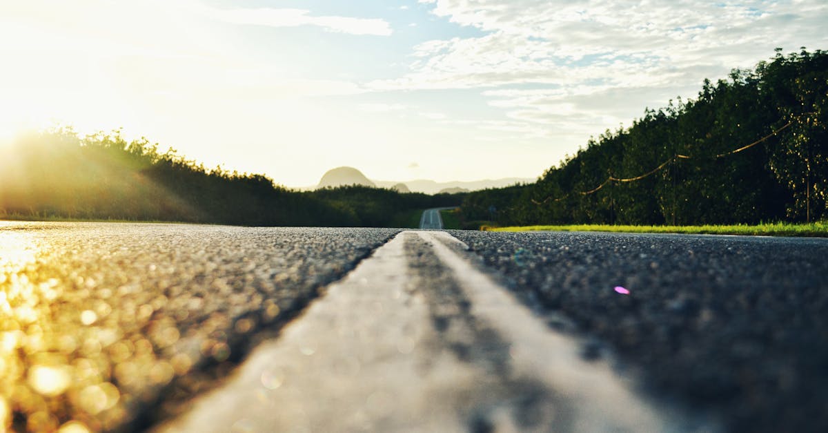 découvrez tout ce que vous devez savoir sur l'asphalte : ses applications, avantages et processus de fabrication. apprenez comment ce matériau essentiel contribue à la construction de routes durables et efficaces.