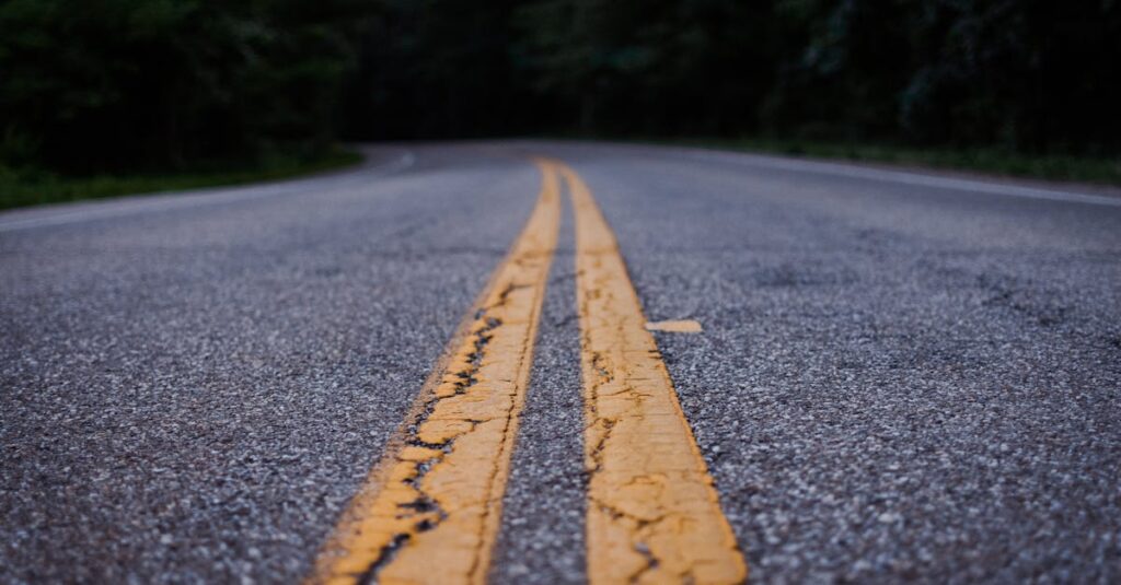Tout savoir sur le béton bitumineux : coûts, applications, installation et atouts découvrez le mot 'asphalt' et son application dans la construction routière. apprenez comment ce matériau polyvalent est utilisé pour créer des surfaces durables et résistantes. explorez les différents types d'asphalte et leur impact sur l'infrastructure moderne.