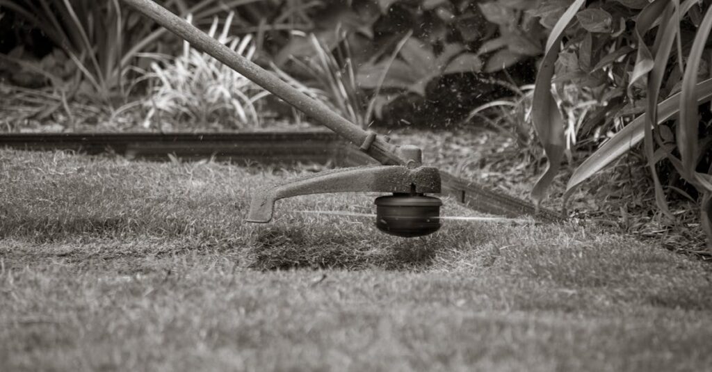 les étapes essentielles pour entretenir et nettoyer votre taille-haies découvrez nos conseils pratiques pour l'entretien de votre taille-haie. apprenez à prolonger la durée de vie de votre outil et à assurer une coupe précise grâce à des astuces de maintenance essentielles.