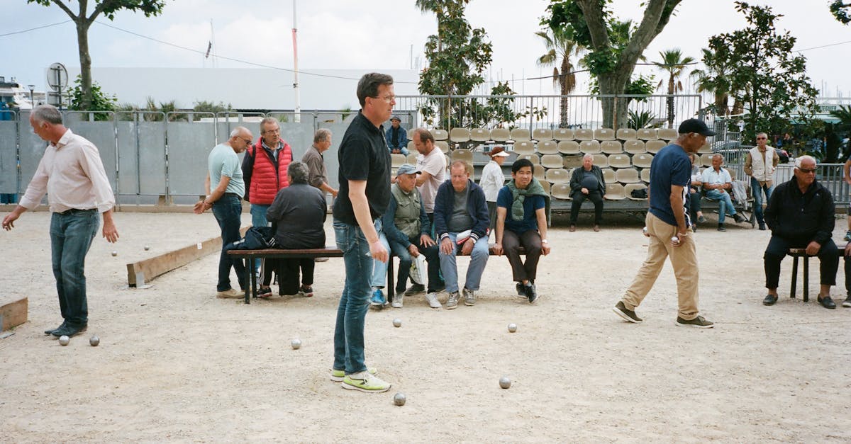 découvrez l'univers de la pétanque, un jeu de boules convivial et emblématique du patrimoine français. apprenez les règles, les techniques, et partagez des moments de détente entre amis ou en famille tout en profitant des belles journées en plein air.