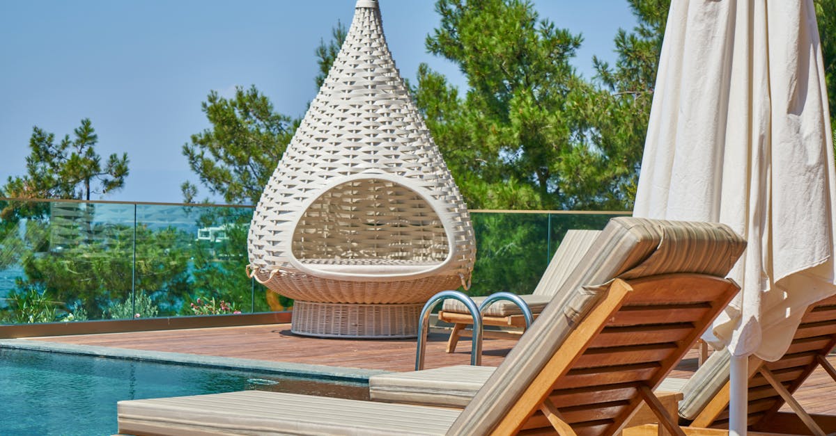 découvrez nos idées inspirantes pour aménager un deck de piscine idéal. transformez votre espace extérieur en un oasis de détente avec des designs modernes, des matériaux durables et des astuces pour allier confort et style.