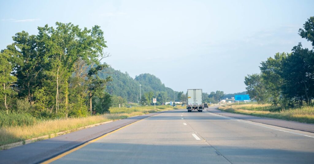 Le bardeau bitumineux : coût, processus d’installation et bénéfices découvrez tout ce qu'il faut savoir sur les bardeaux d'asphalte : avantages, installation, durée de vie et conseils pour bien choisir votre toiture. idéal pour une couverture résistante et économique.