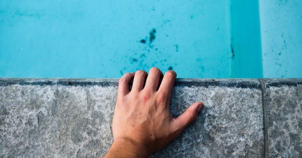 découvrez les avantages d'une piscine semi-enterrée en béton : design élégant, robustesse, intégration parfaite à votre jardin et budget maîtrisé. tout savoir pour concrétiser votre projet piscine !