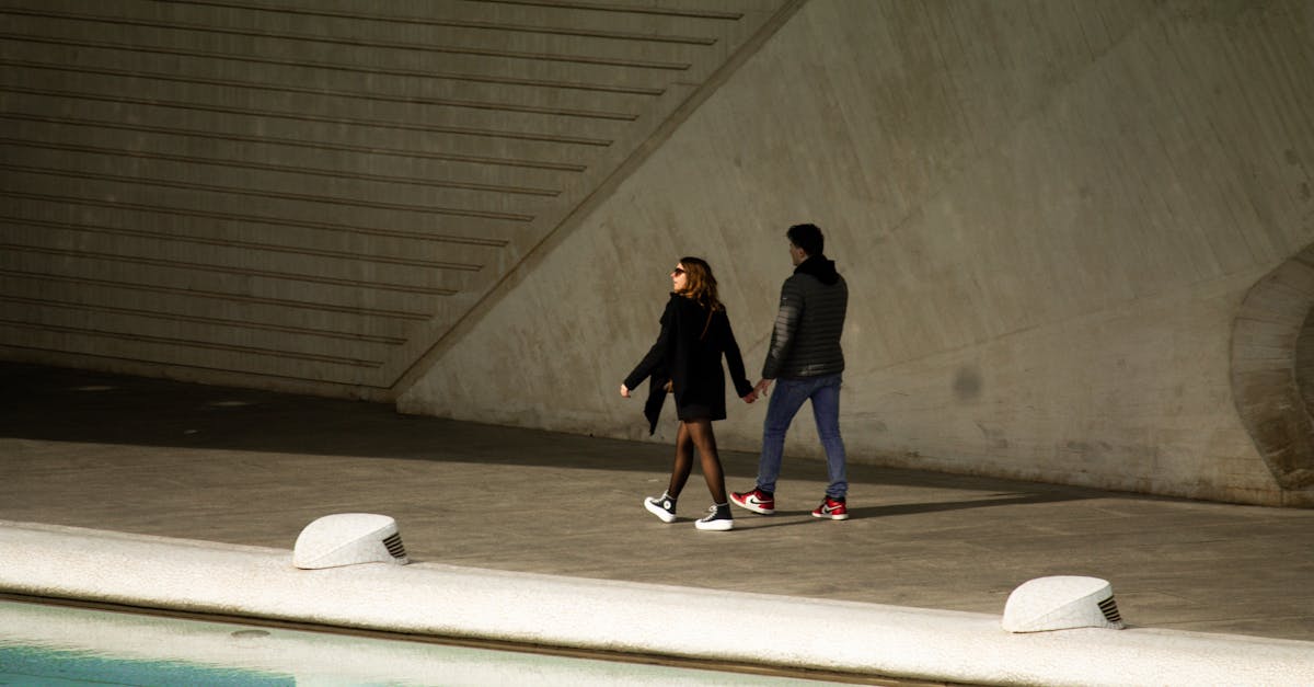 découvrez les avantages d'une piscine semi-enterrée en béton : durabilité, esthétique moderne et intégration parfaite dans votre jardin. conseils, prix et inspirations pour votre future piscine semi-enterrée.