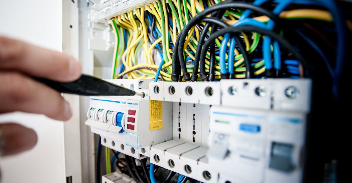 découvrez les enjeux et solutions liés aux coupures d'électricité programmées, également connues sous le nom de délestage électrique. apprenez comment ces mesures temporaires visent à équilibrer la demande et l'offre d'énergie, ainsi que leur impact sur les consommateurs et les entreprises.