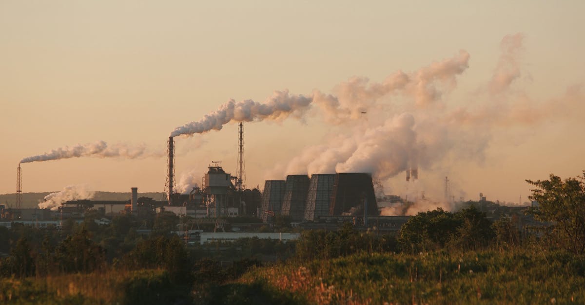 découvrez tout ce qu'il faut savoir sur les émissions de gaz à effet de serre, leurs sources principales, leur impact sur le réchauffement climatique et les solutions pour réduire votre empreinte carbone.