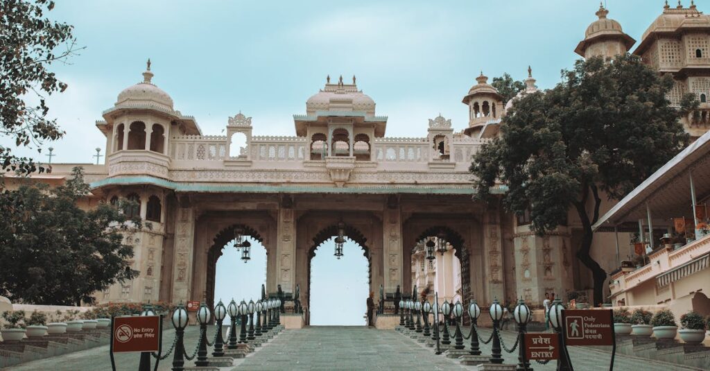 Tout ce qu’il faut savoir sur les garde-corps rampants : coûts d’installation, matériaux, entretien, dimensions et normes à respecter découvrez l'importance des guardrails pour la sécurité routière et la protection des usagers. informez-vous sur les différents types, leurs applications et comment ils contribuent à prévenir les accidents sur les routes.