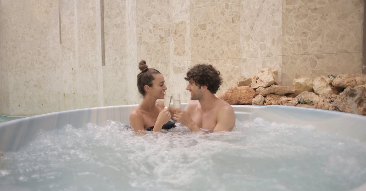 découvrez combien coûte un jacuzzi (hot tub) : prix d'achat, installation, entretien et conseils pour bien choisir votre spa selon votre budget en 2024.