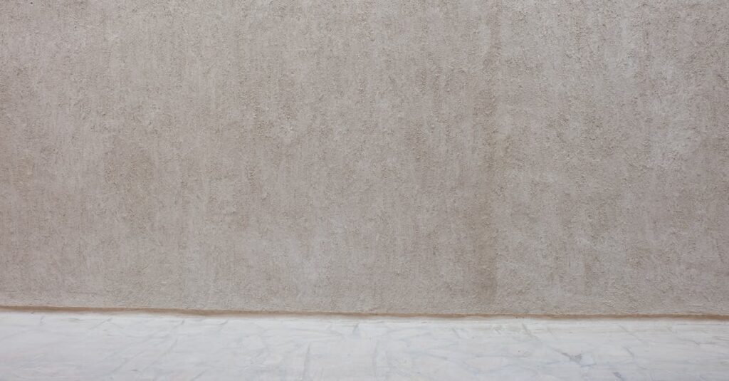 découvrez l'art de l'application de plâtre intérieur pour transformer vos espaces de vie. apprenez les techniques essentielles pour une finition lisse et esthétique, parfaite pour tous vos projets de rénovation.