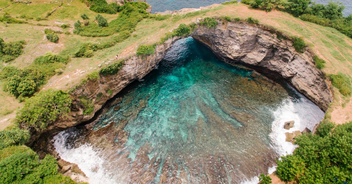 découvrez l'univers paisible des piscines lagon, où le design naturel rencontre le confort. plongez dans des eaux cristallines et profitez d'un espace de détente inspiré des plages tropicales, idéal pour toute la famille.