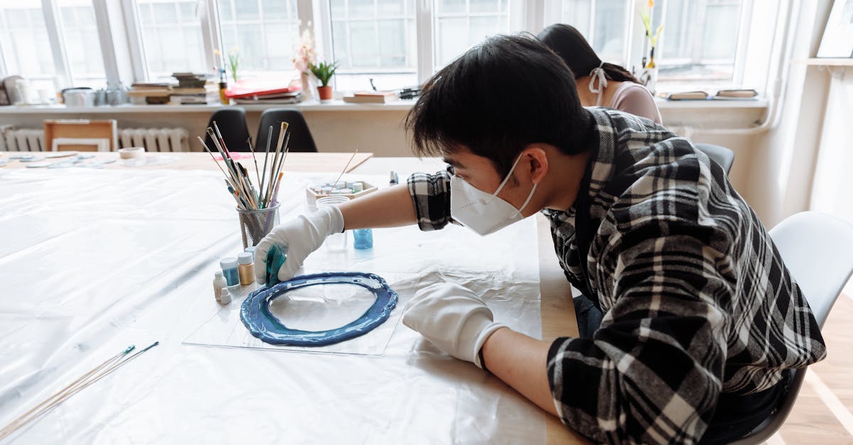 découvrez toutes les techniques et astuces pour réussir la peinture des moulures. conseils professionnels, choix des couleurs et entretien pour un résultat élégant et durable dans votre intérieur.