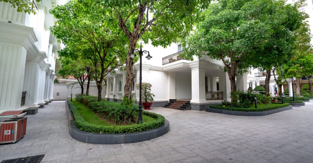 découvrez les avantages du béton poli : un revêtement de sol moderne, résistant et facile d'entretien, idéal pour les intérieurs contemporains, les espaces commerciaux ou résidentiels.