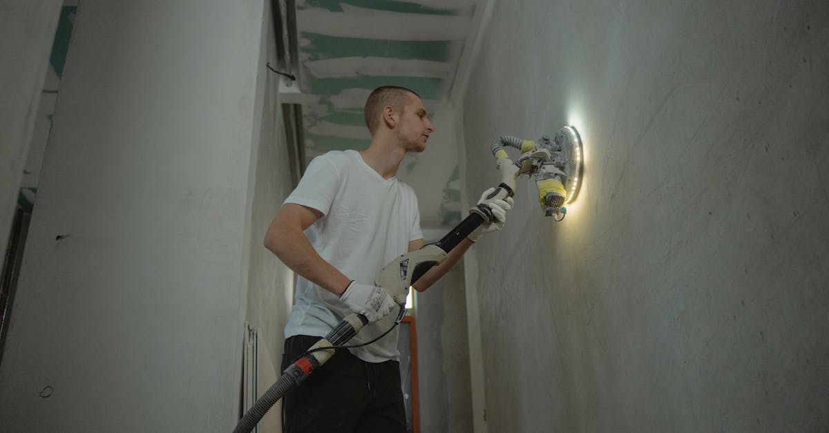 découvrez le béton poncé, une finition élégante et moderne pour vos sols intérieurs et extérieurs. apprenez ses avantages, son entretien et ses usages décoratifs pour sublimer vos espaces.