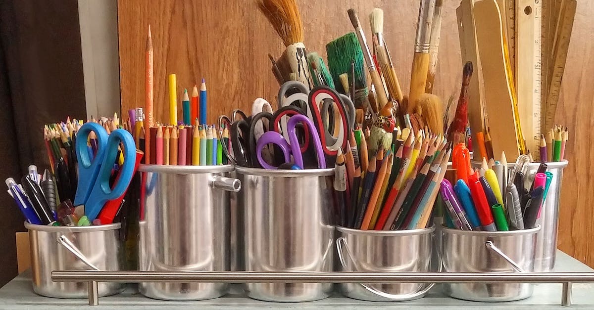 découvrez comment peindre une poutre en bois pour sublimer votre intérieur : conseils, choix des peintures, techniques d'application et astuces pour un résultat durable et esthétique.