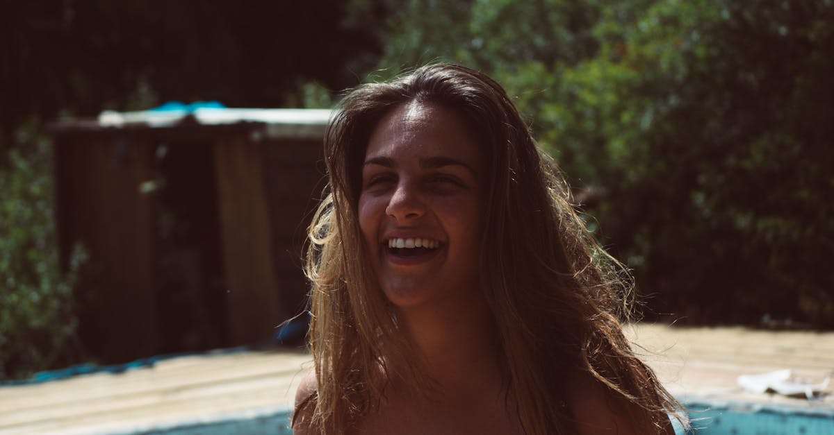 découvrez le coût d'une piscine en bois : prix moyens, facteurs influençant le tarif et conseils pour bien estimer votre budget avant l'installation de votre piscine en bois.