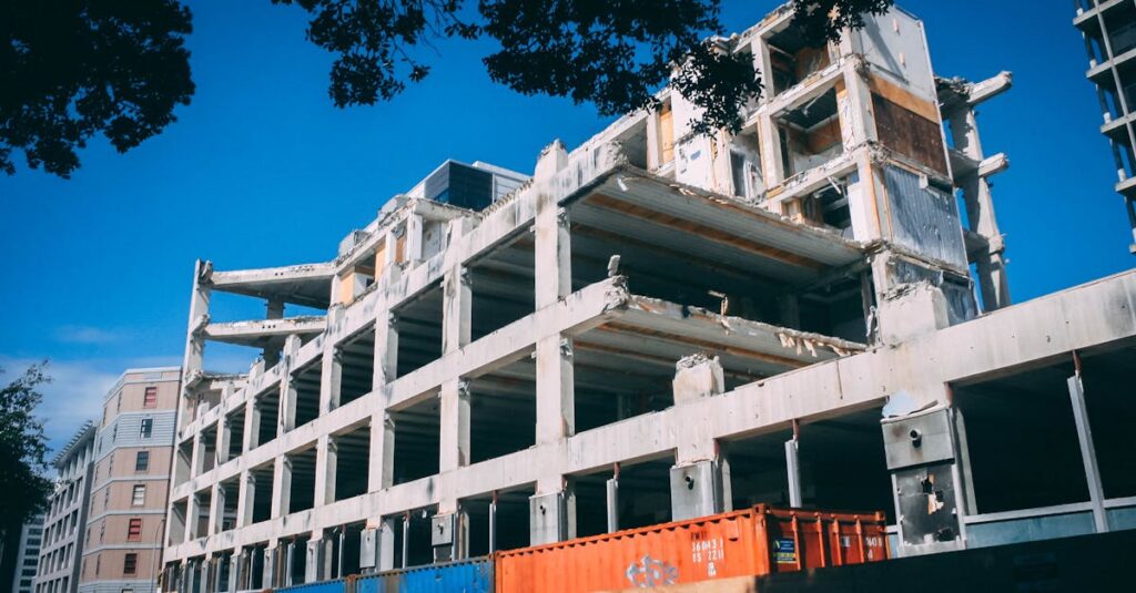 découvrez tout ce qu'il faut savoir sur la démolition : méthodes, réglementation, sécurité et conseils pour réussir votre projet de démolition en toute sérénité.