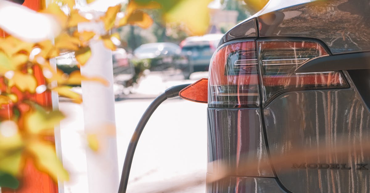 découvrez combien de temps il faut pour recharger un véhicule électrique, les facteurs qui influencent la durée de charge et des conseils pour optimiser votre temps de recharge.