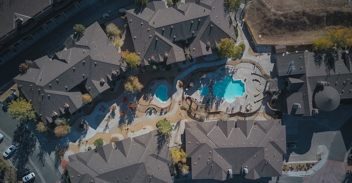 découvrez tout ce qu'il faut savoir sur les piscines creusées : avantages, types, entretien et conseils pour choisir la piscine enterrée idéale pour votre jardin.