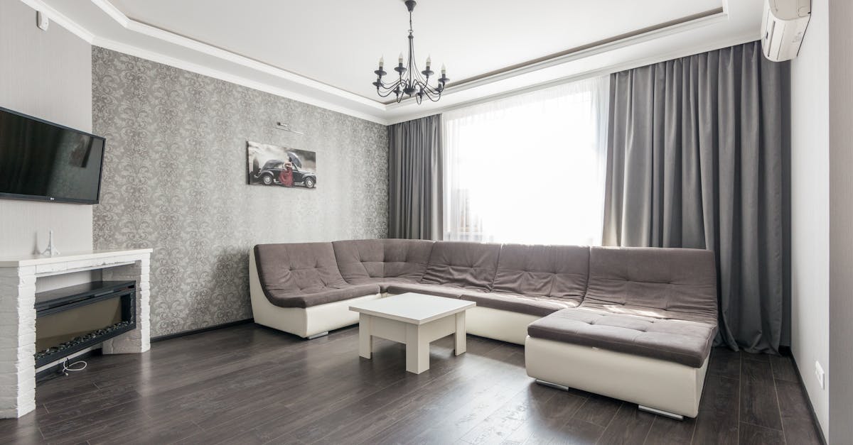 découvrez le revêtement de sol stratifié : une solution élégante, durable et facile à installer pour transformer votre intérieur. choisissez parmi une large gamme de styles et de finitions pour un sol tendance à prix abordable.