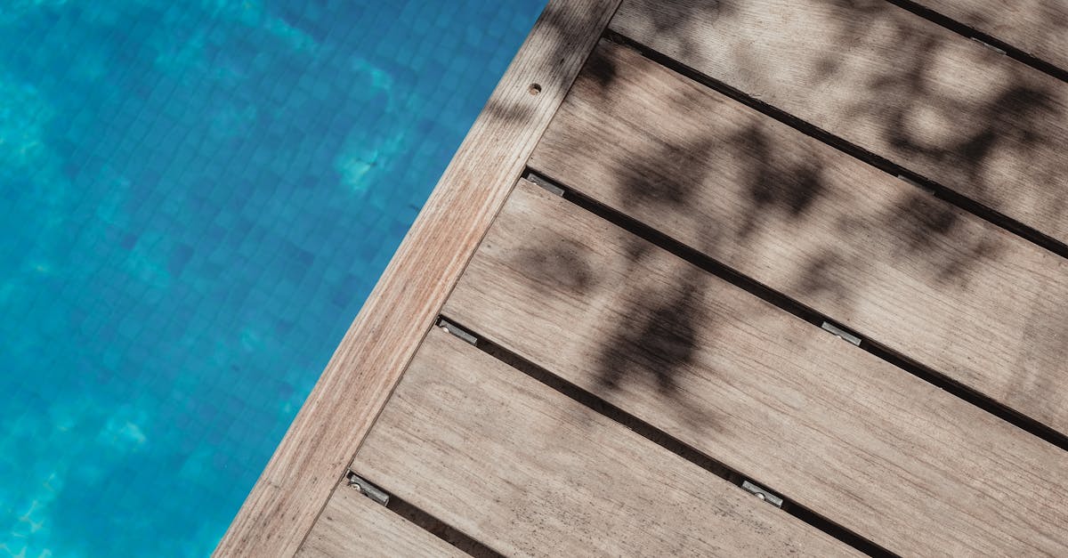 découvrez tout sur le pool deck en bois : conseils de conception, choix des essences, installation et entretien pour créer un espace élégant autour de votre piscine.