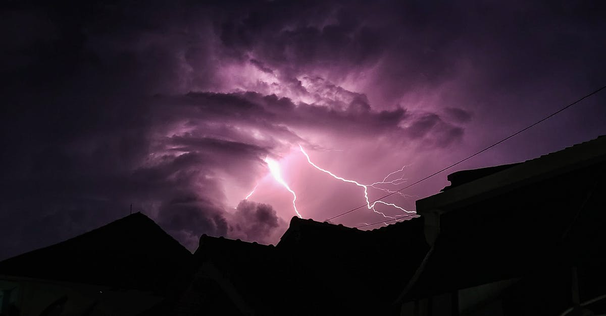 découvrez tout ce qu’il faut savoir sur le roof flashing : rôle, types, installation et conseils pour assurer l’étanchéité de votre toiture et prévenir les infiltrations d’eau.