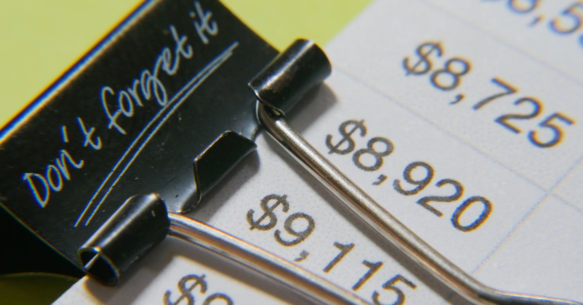 découvrez le coût du sarking pour l'isolation de votre toit : prix moyen au mètre carré, facteurs qui influencent le tarif, conseils pour estimer votre budget et obtenir un devis adapté à votre projet.