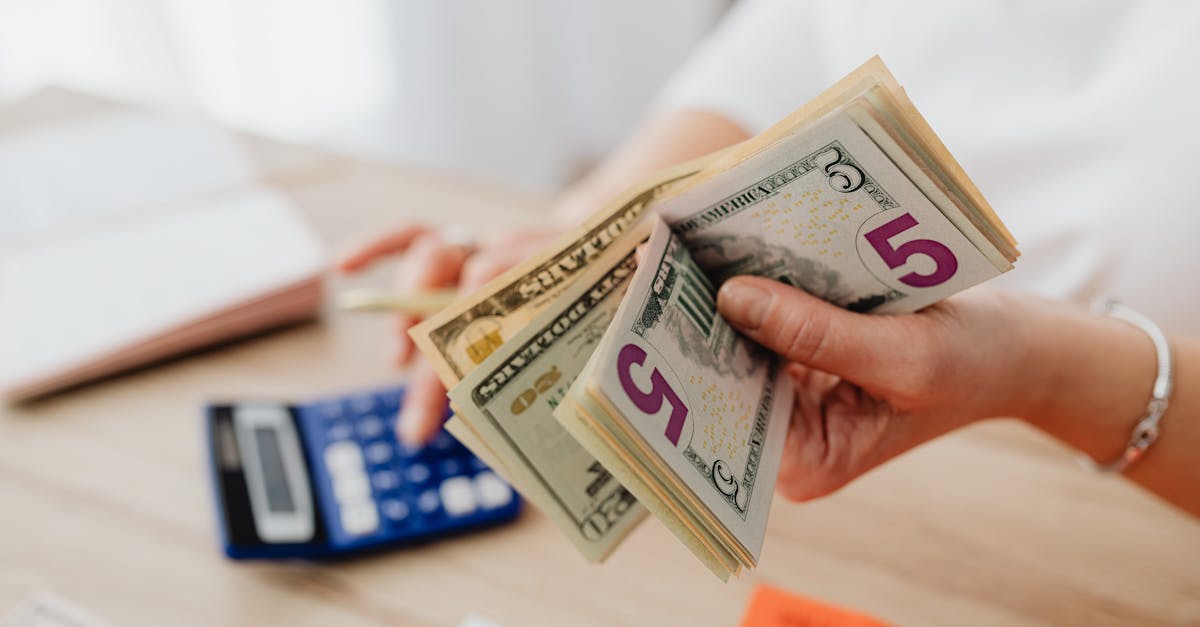 découvrez le coût du sarking, la technique d'isolation de toiture par l'extérieur : prix au m², facteurs d'évolution, avantages économiques et conseils pour optimiser votre budget.