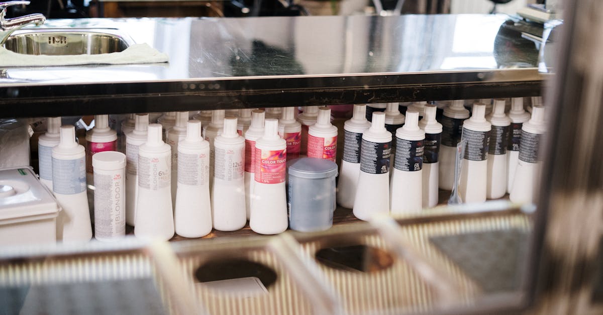 découvrez tout ce qu’il faut savoir sur le bleaching : techniques, conseils, précautions et résultats pour un sourire éclatant et des dents plus blanches.