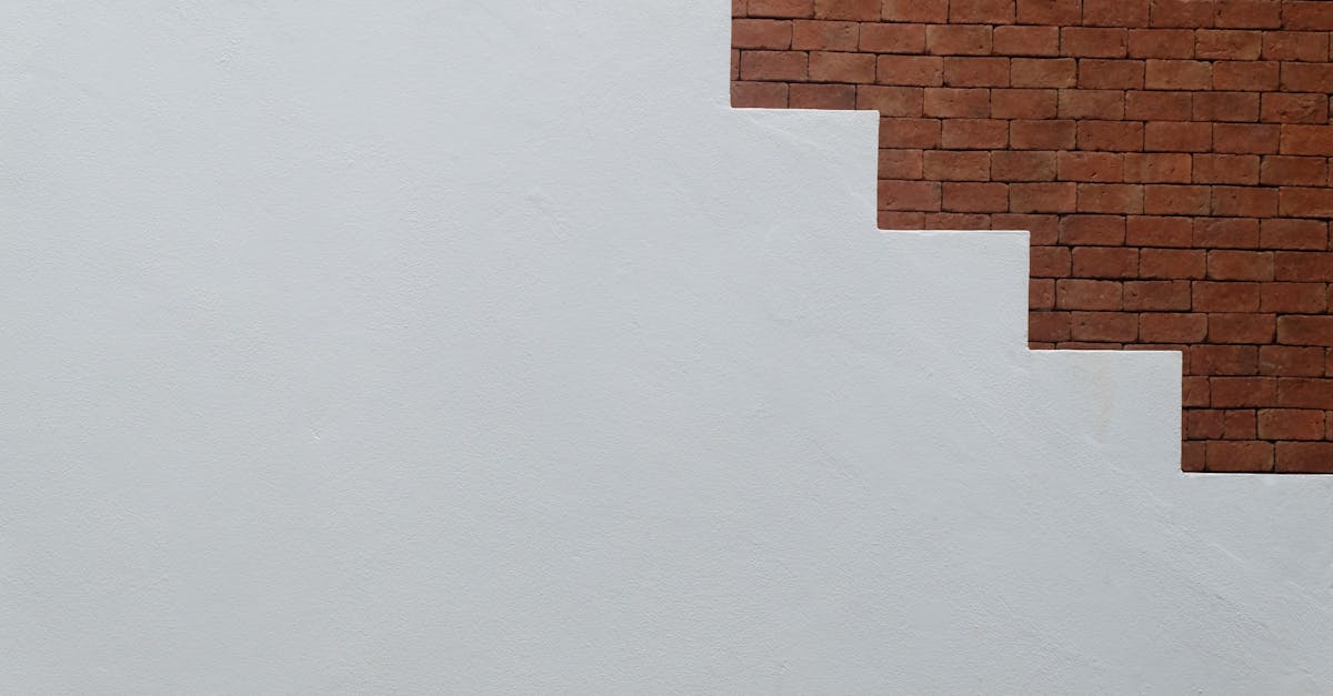 découvrez les étapes essentielles de la construction d’un mur en brique, les matériaux nécessaires et les meilleures techniques pour un résultat solide et durable.