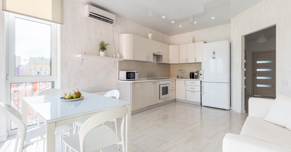 découvrez nos conseils pratiques pour carreler votre plan de travail de cuisine ou de salle de bain. suivez les étapes essentielles pour réussir la pose de carrelage sur un comptoir et obtenir un résultat durable et esthétique.