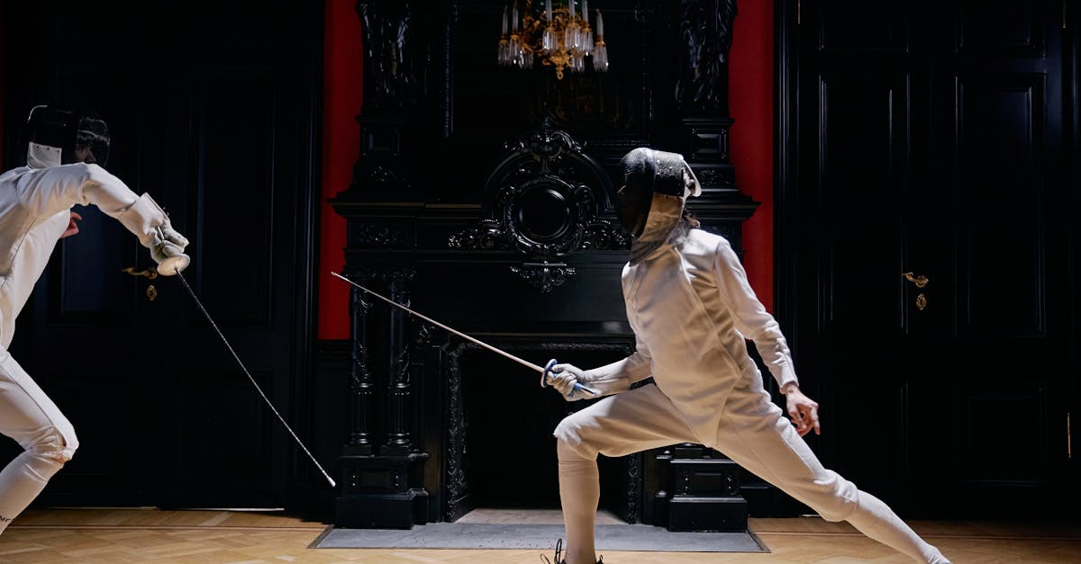 découvrez tout sur l'escrime : techniques, équipements, règles et conseils pour débutants et passionnés. maîtrisez l'art du fleuret, de l'épée et du sabre !
